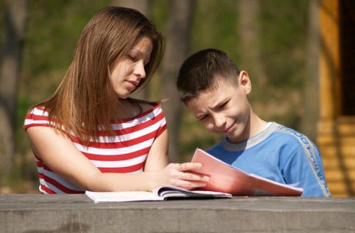 降低年轻人育儿成本 代表委员支招“减负”